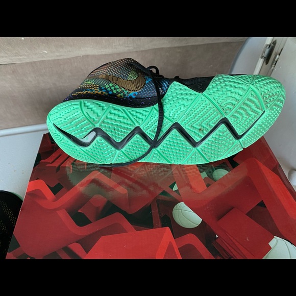 Kyries - Picture 4 of 7